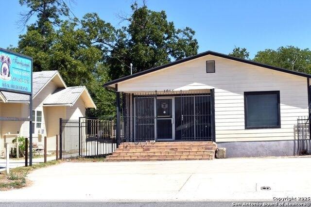 Property Image for 1015 W Hildebrand Ave
